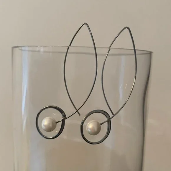 Nicha Silver Round Pearl Earrings - Picture 3 of 4